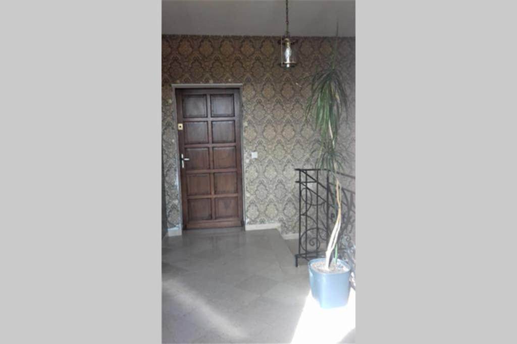 Spacieux Appartement Proche Centre Et Piscine Condom Exterior foto